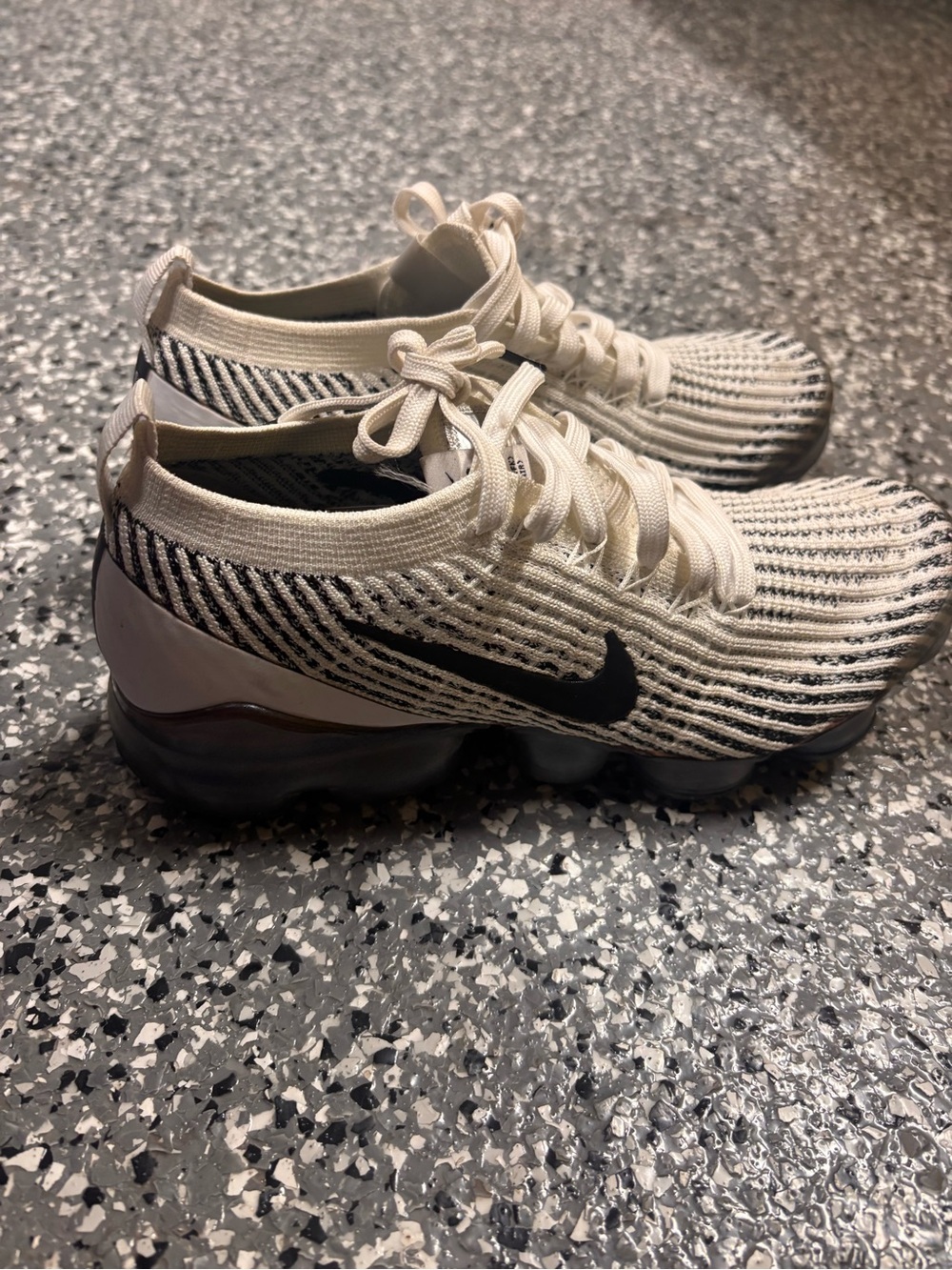Nike Women's White and Black Knit Athletic Sneakers